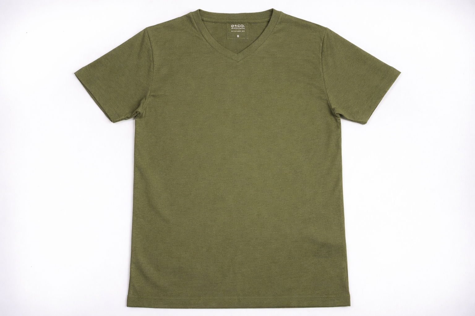 Playera Cuello V Hombre — 50% Poliester 50% Algodón — 190 g/m²
