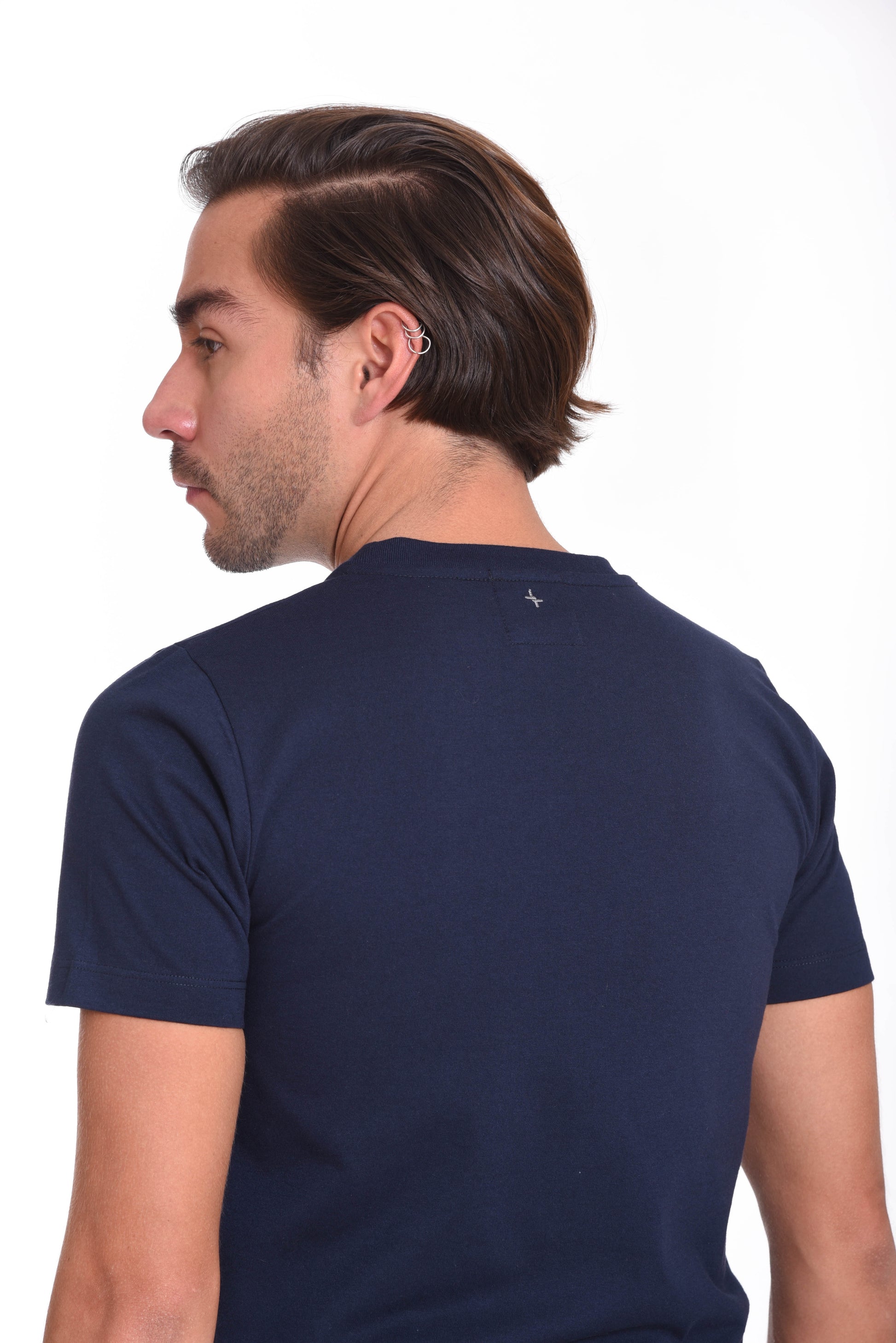 Playera Cuello Redondo Hombre — 50% PET Reciclado 47% Algodón Reciclado 3% otras fibras Recicladas — 185 g/m²