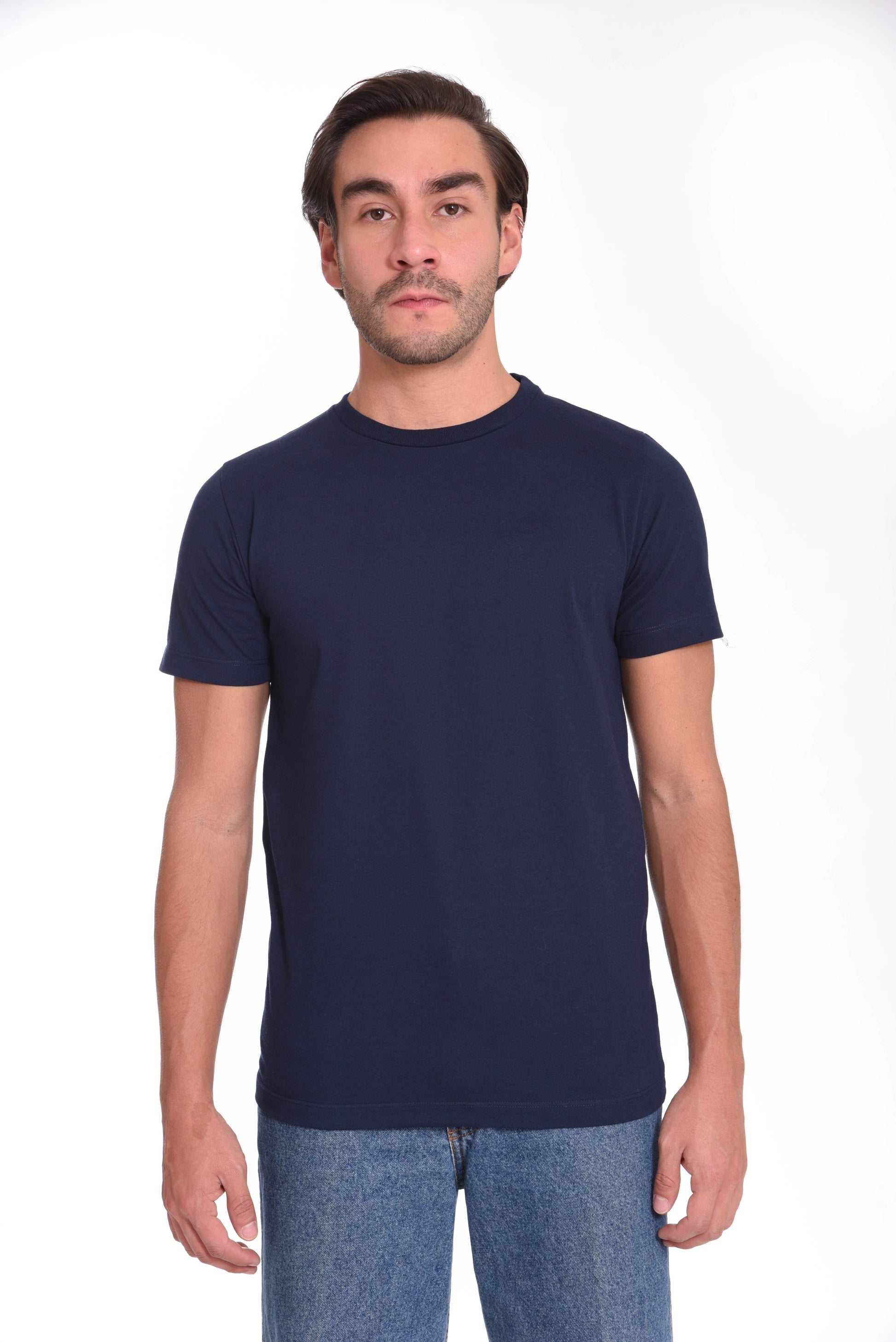 Playera Cuello Redondo Hombre — 50% PET Reciclado 47% Algodón Reciclado 3% otras fibras Recicladas — 185 g/m²