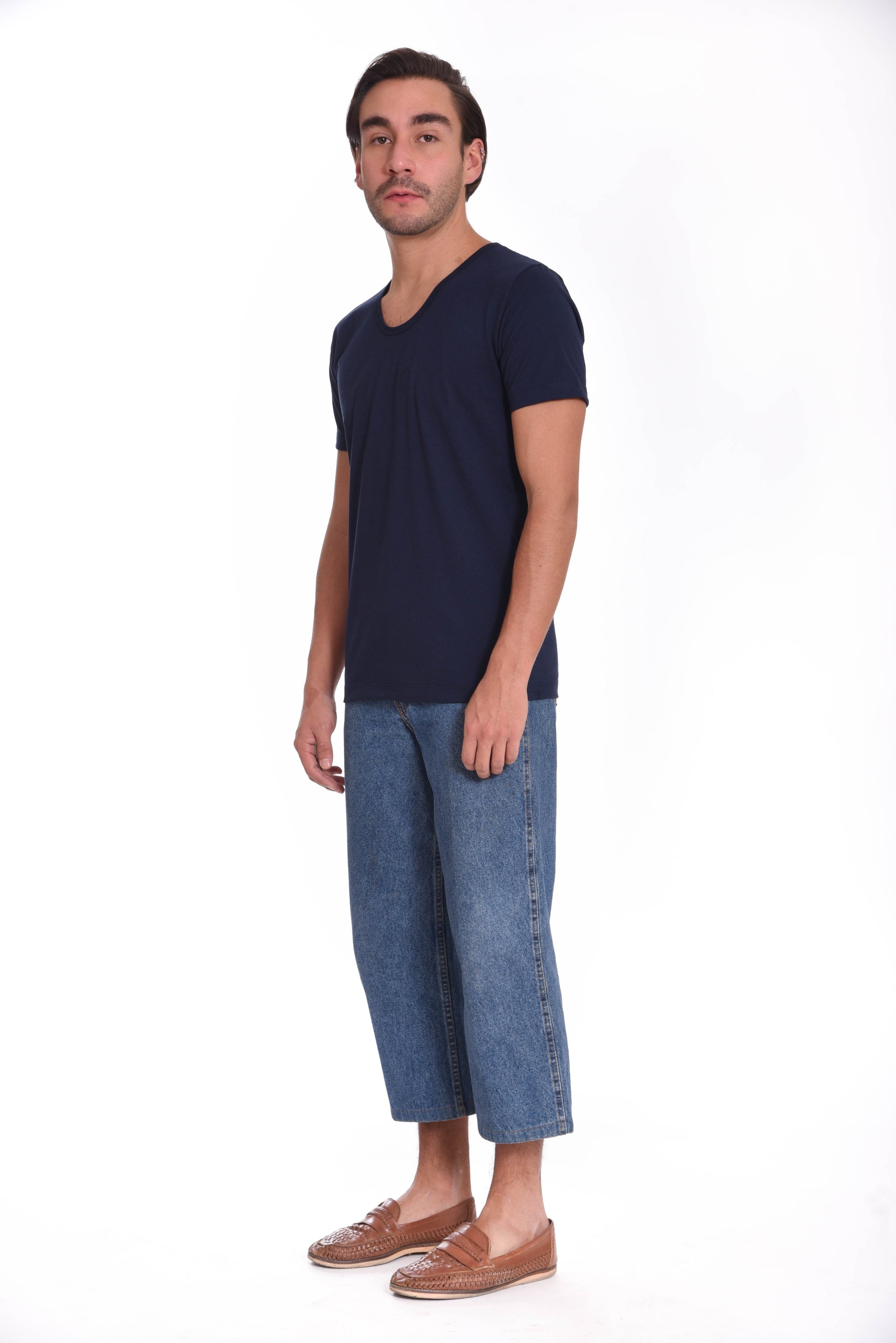 Playera Cuello U Hombre — 50% Poliester 50% Algodón — 190 g/m²