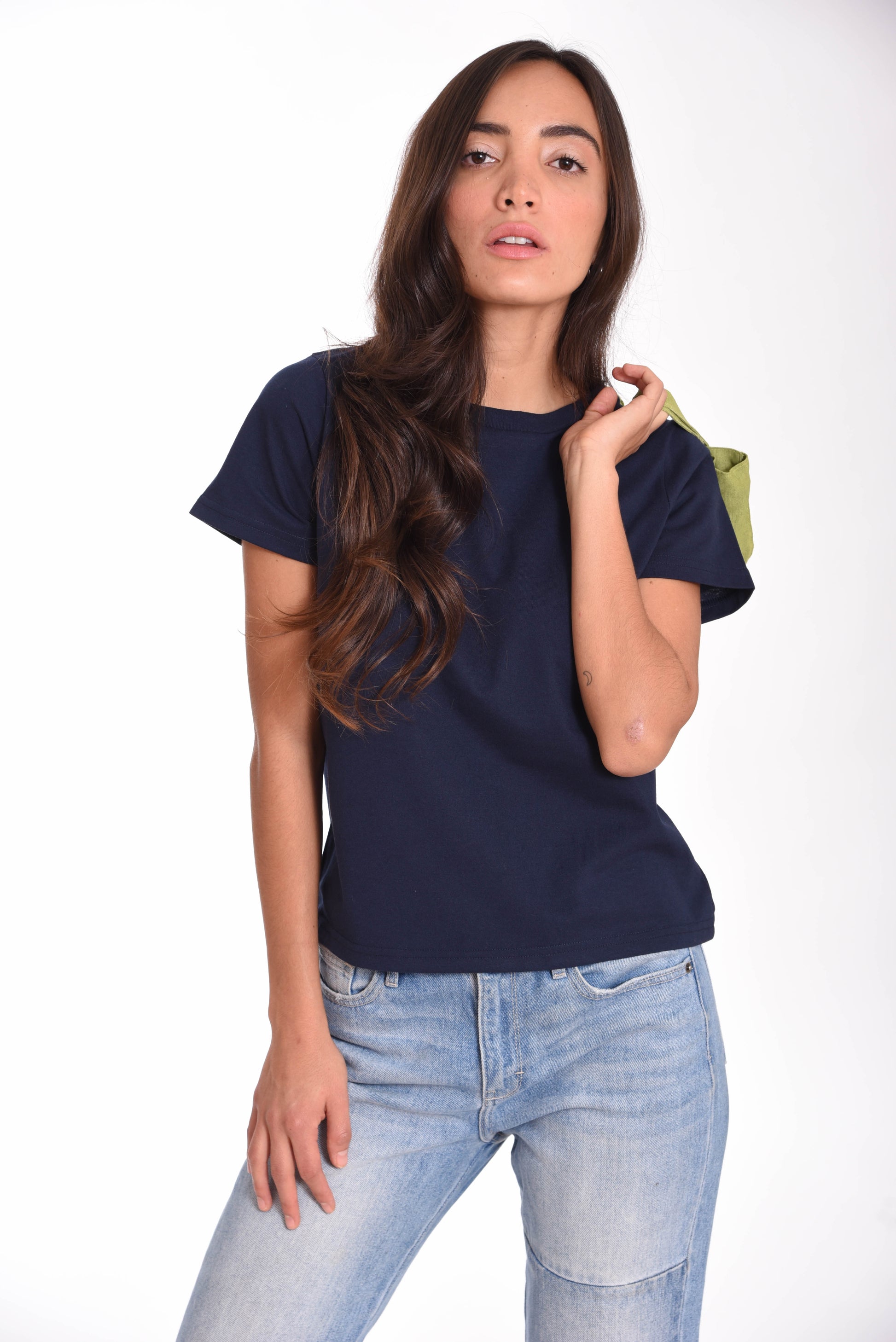 Playera Cuello Redondo Mujer — 50% PET Reciclado 47% Algodón Reciclado 3% otras fibras Recicladas — 185 g/m²