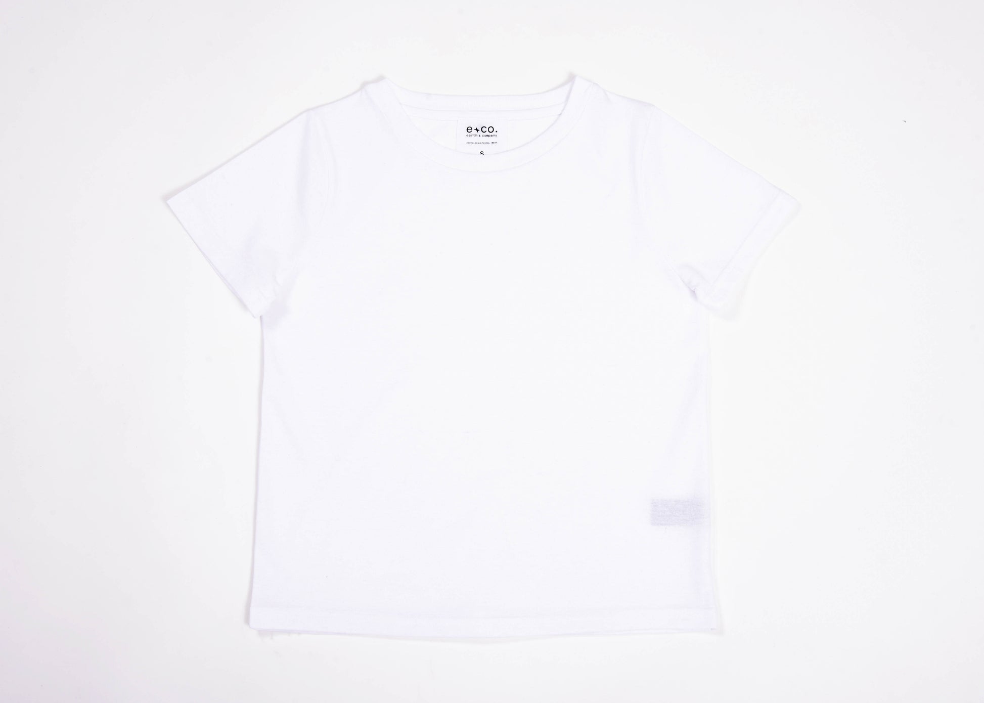 Playera Cuello Redondo Mujer — 50% PET Reciclado 47% Algodón Reciclado 3% otras fibras Recicladas — 165 g/m²