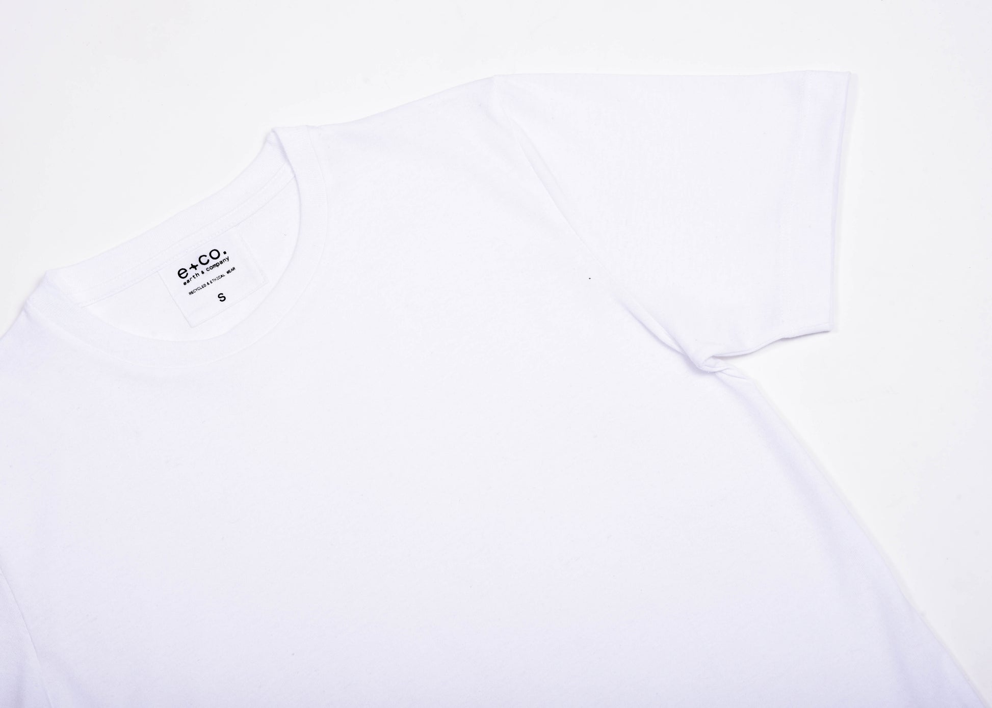 Playera Cuello Redondo Hombre — 50% PET Reciclado 47% Algodón Reciclado 3% otras fibras Recicladas — 165 g/m²