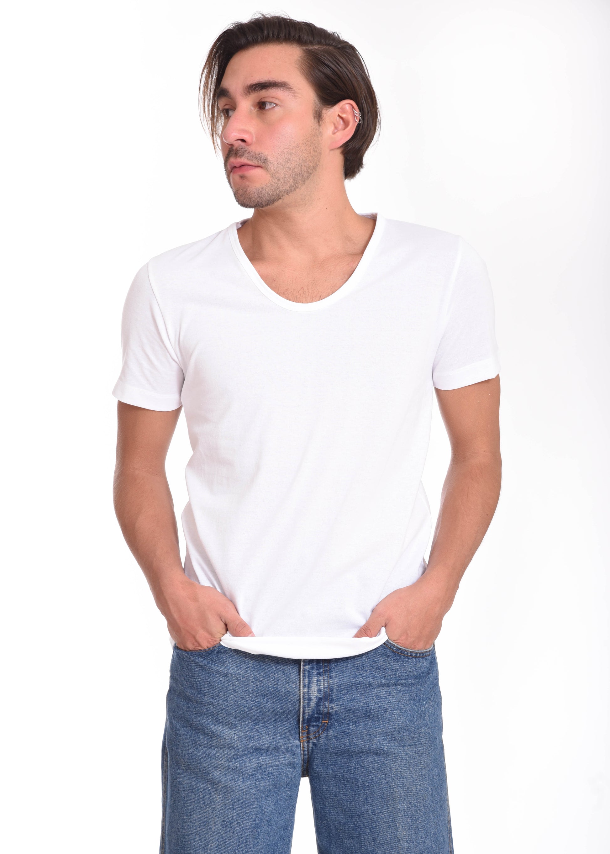 Playera Cuello U Hombre — 50% PET Reciclado 47% Algodón Reciclado 3% otras fibras Recicladas — 165 g/m²