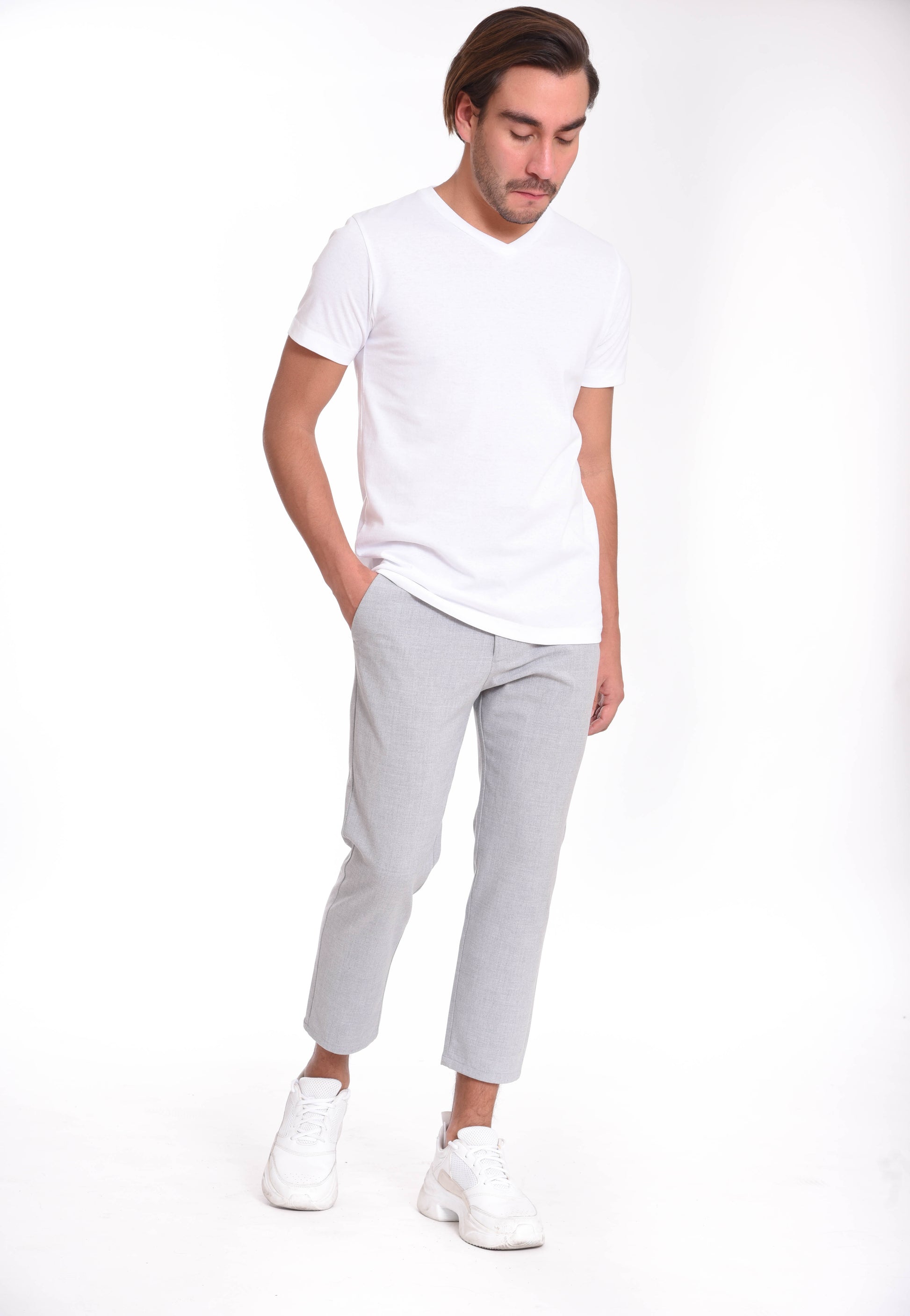 Playera Cuello V Hombre — 50% PET Reciclado 47% Algodón Reciclado 3% otras fibras Recicladas — 165 g/m²