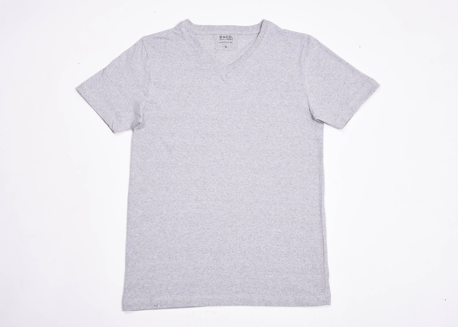 Playera Cuello V Hombre — 50% Algodón 40% Poliester 10% Poliester Negro — 190 g/m²