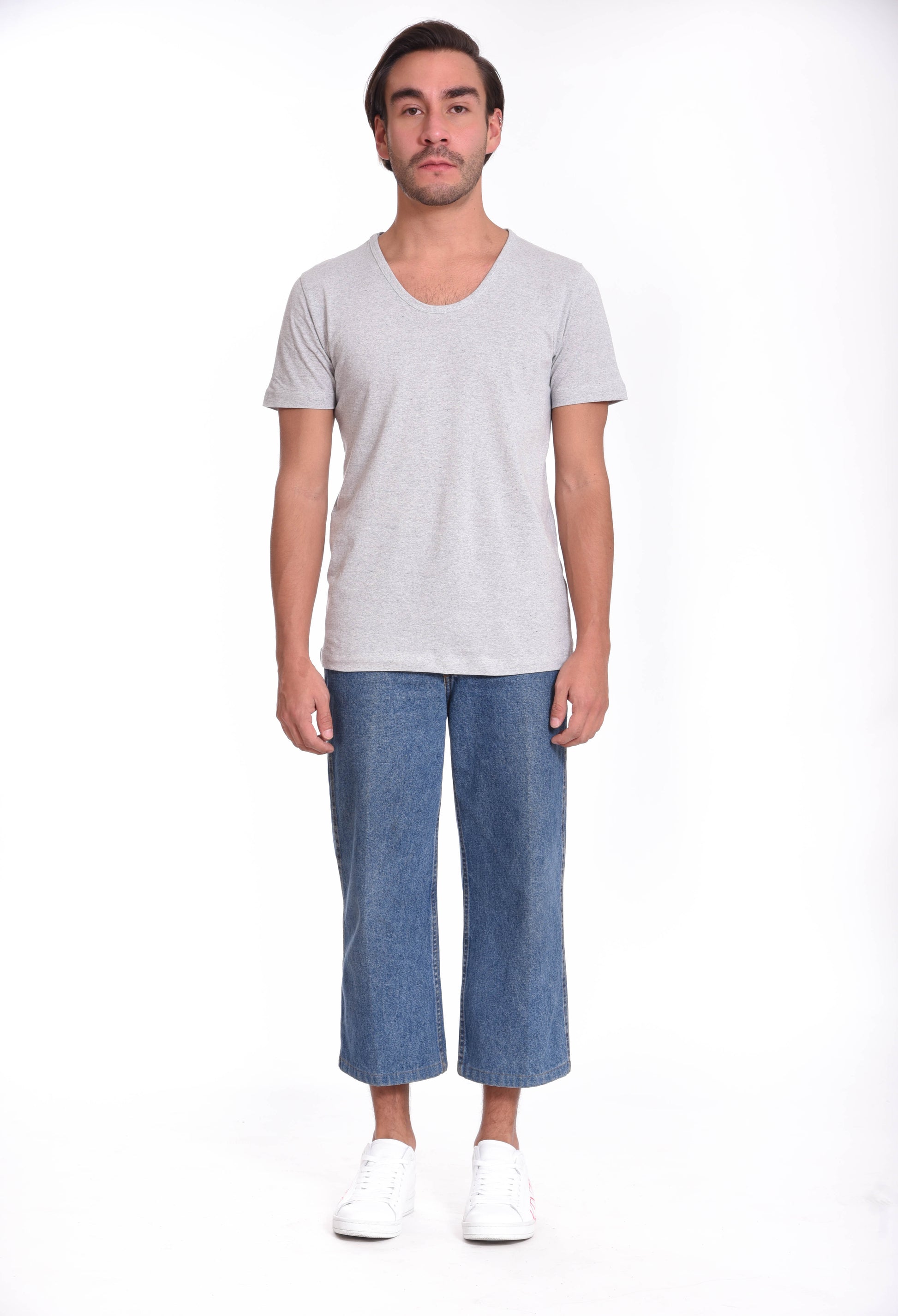 Playera Cuello U Hombre — 50% Algodón 40% Poliester 10% Poliester Negro — 190 g/m²