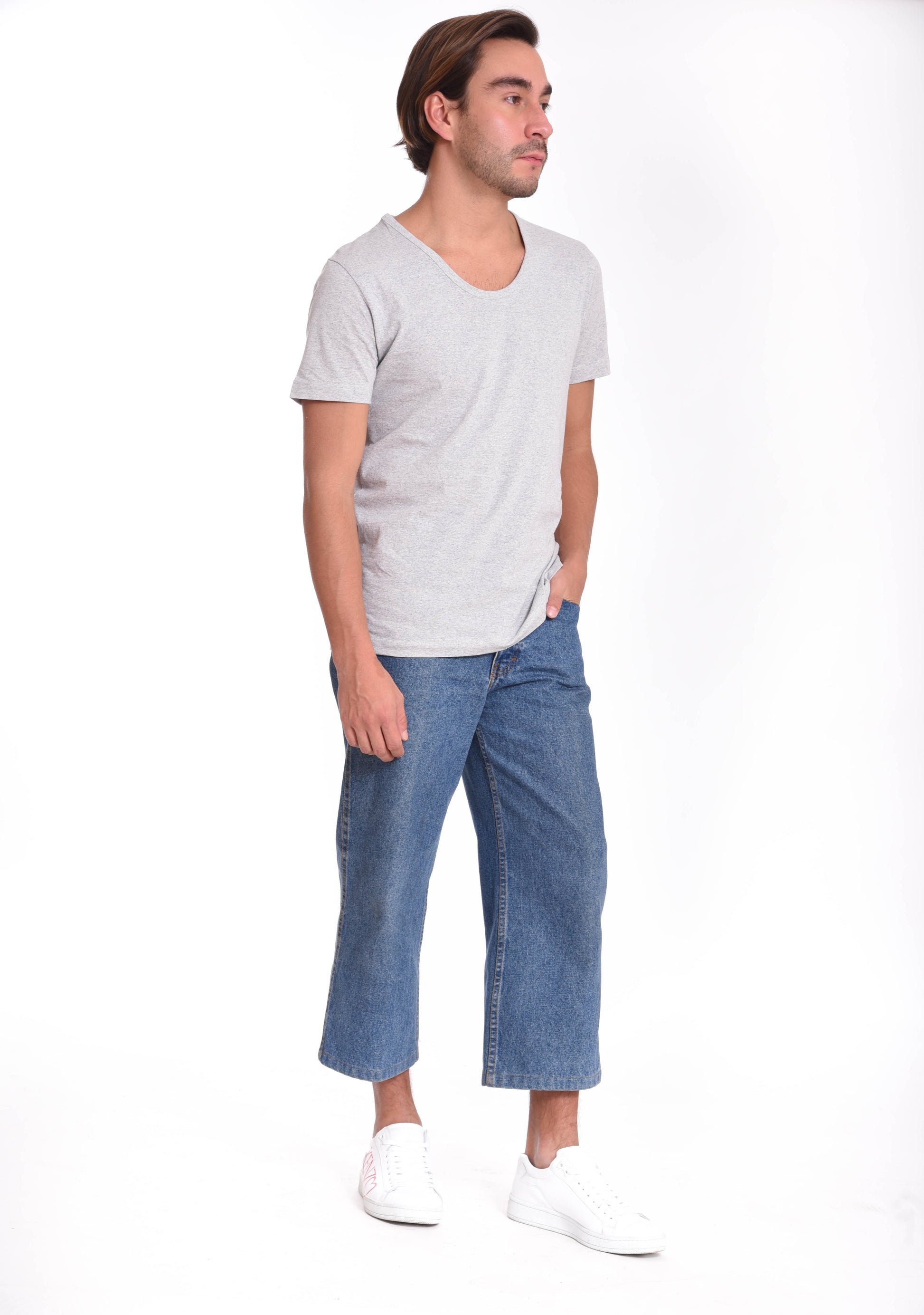 Playera Cuello U Hombre — 50% Algodón 40% Poliester 10% Poliester Negro — 190 g/m²