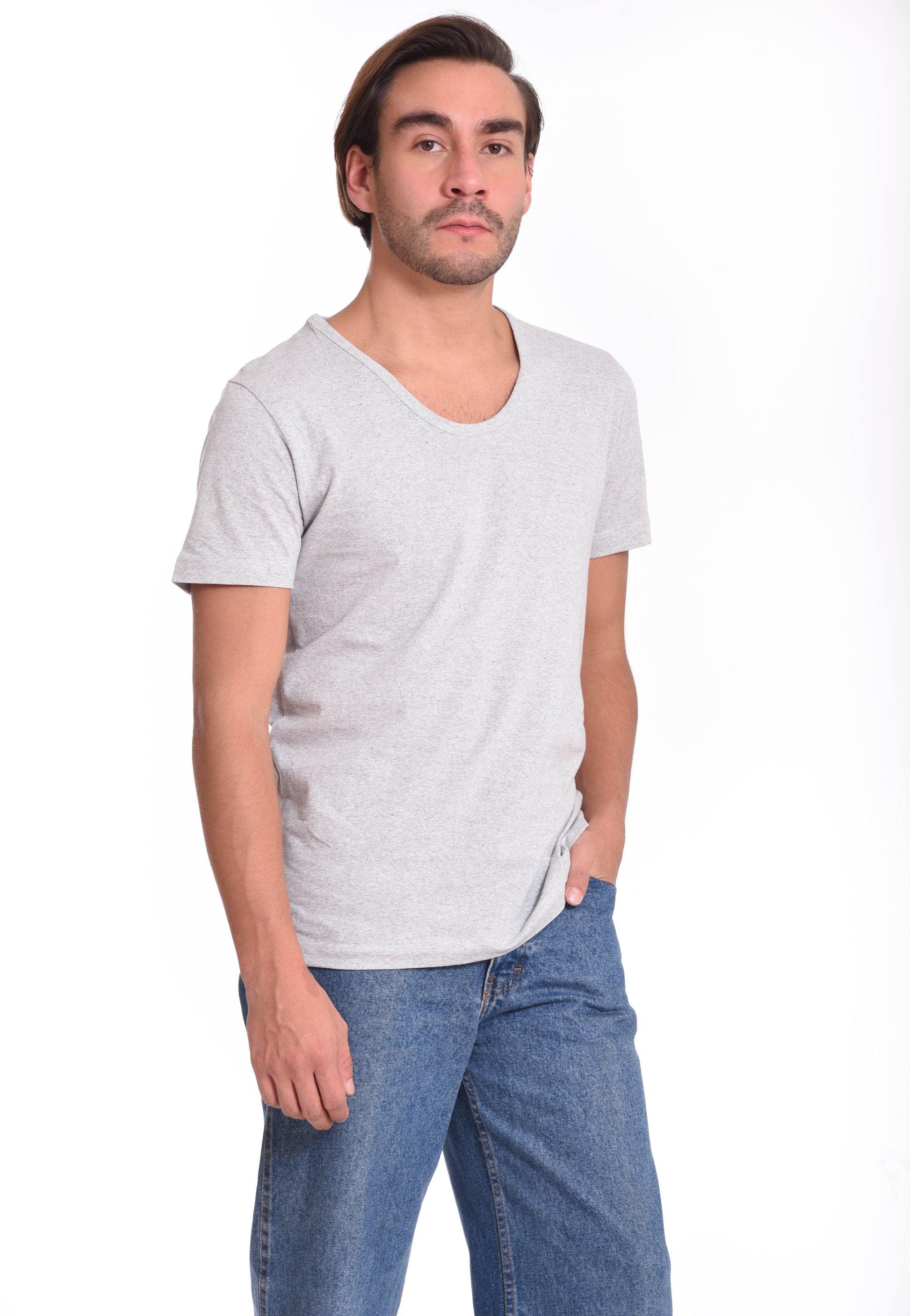 Playera Cuello U Hombre — 50% Algodón 40% Poliester 10% Poliester Negro — 190 g/m²