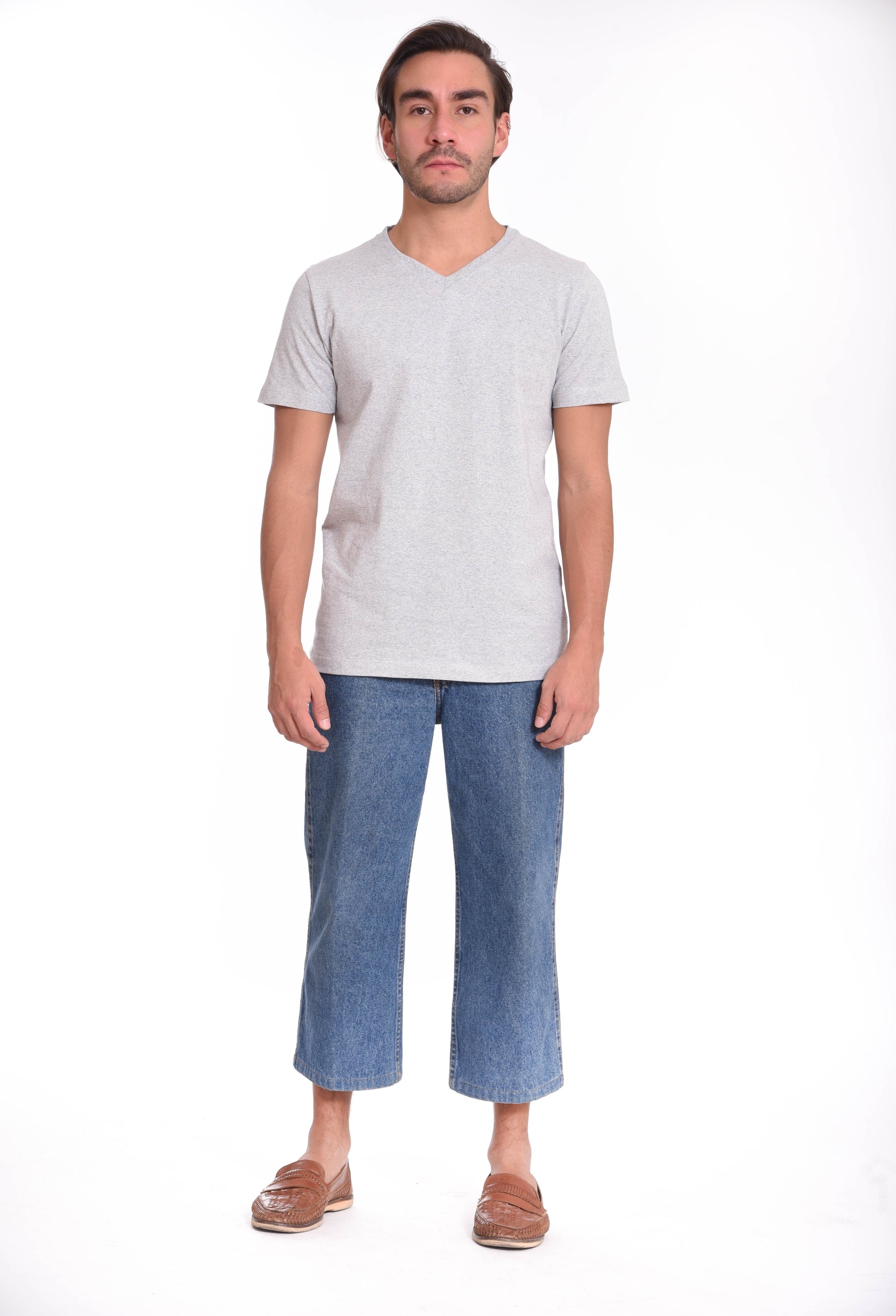 Playera Cuello V Hombre — 50% Algodón 40% Poliester 10% Poliester Negro — 190 g/m²