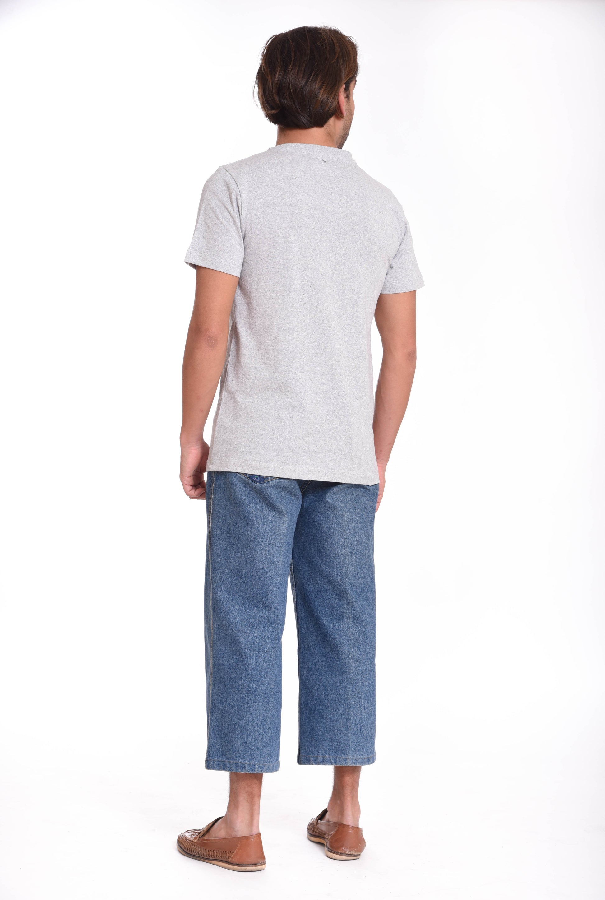 Playera Cuello V Hombre — 50% Algodón 40% Poliester 10% Poliester Negro — 190 g/m²