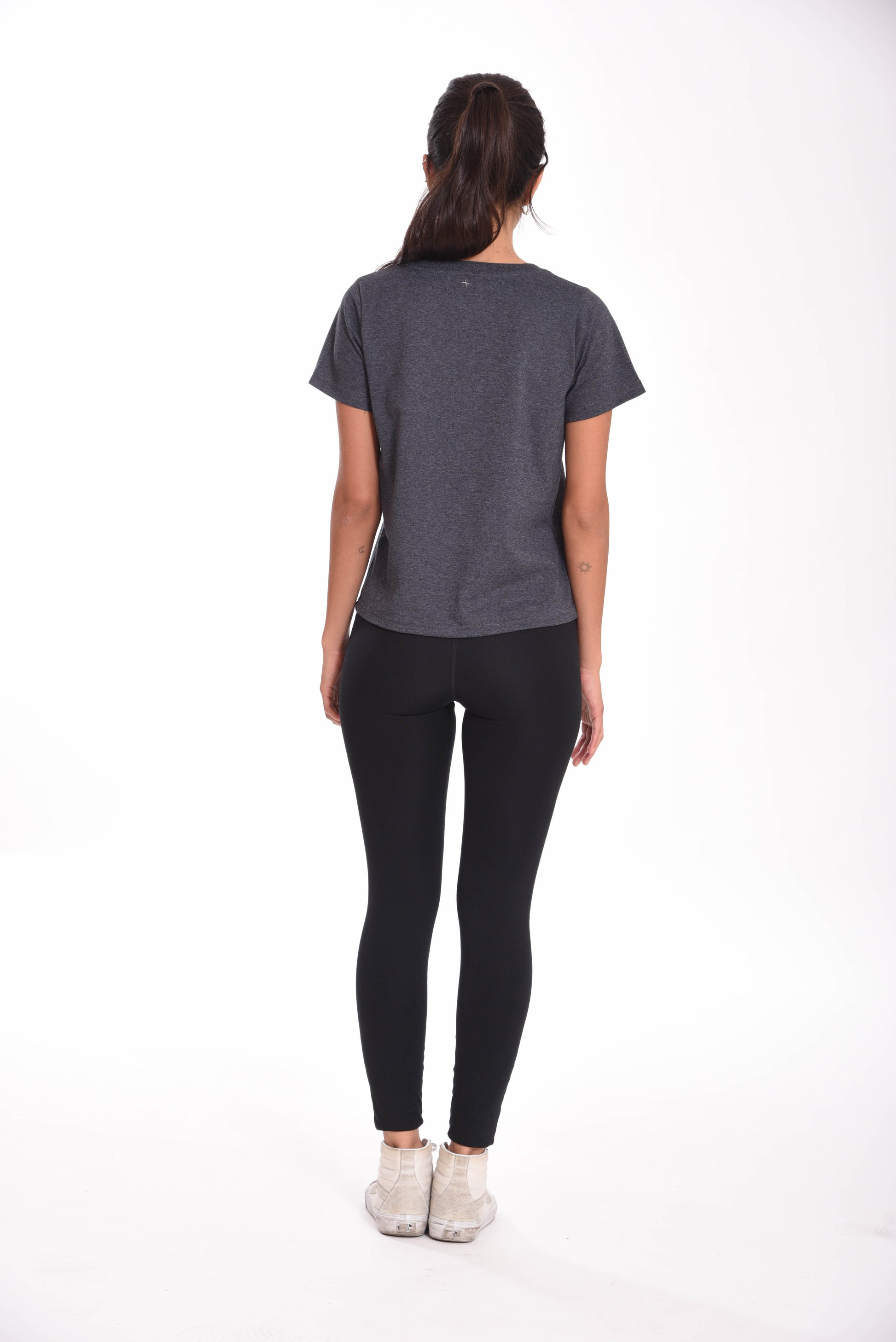 Playera Cuello Redondo Mujer — 50% PET Reciclado 47% Algodón Reciclado 3% otras fibras Recicladas — 185 g/m²