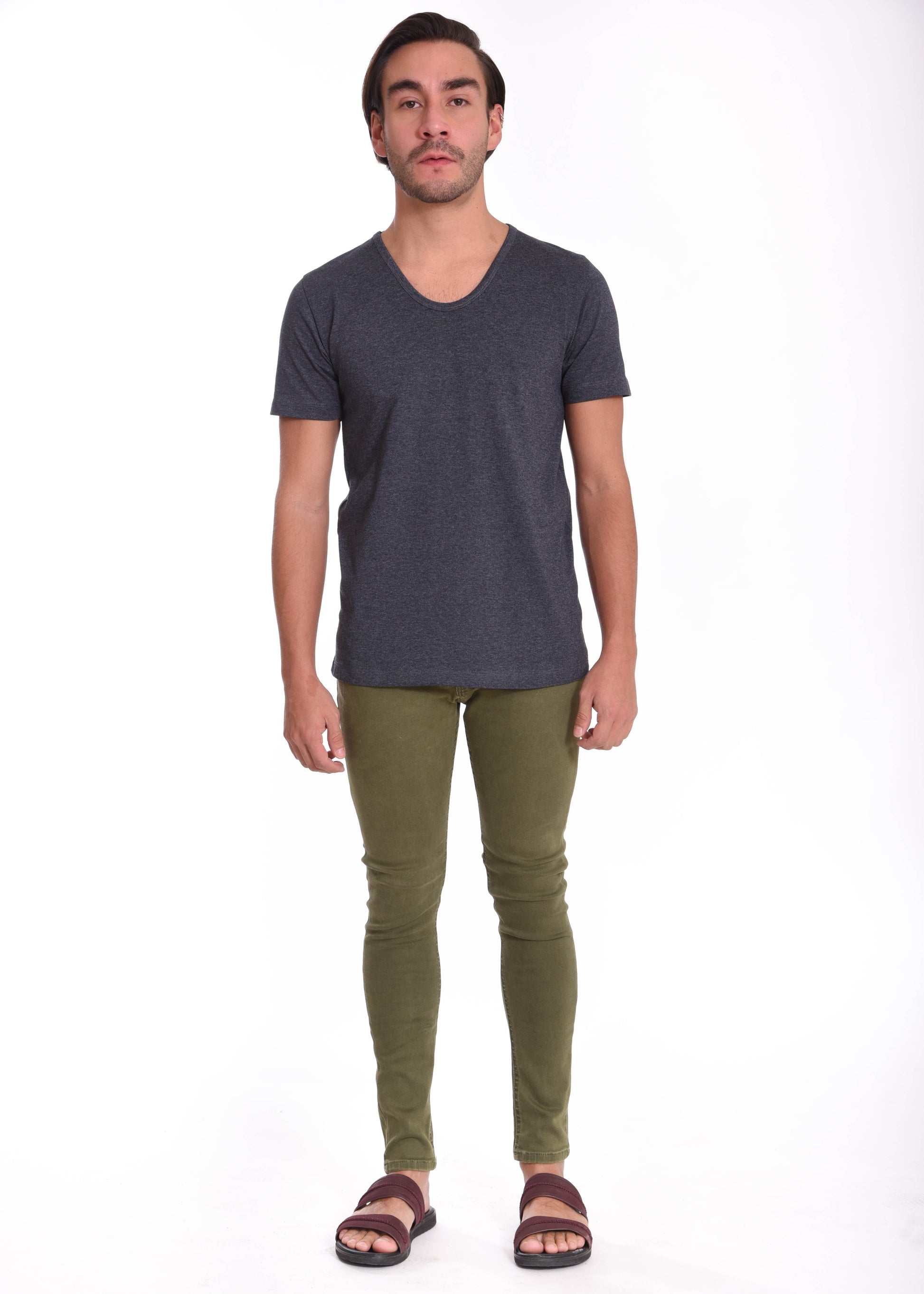 Playera Cuello U Hombre — 50% PET Reciclado 47% Algodón Reciclado 3% otras fibras Recicladas — 185 g/m²