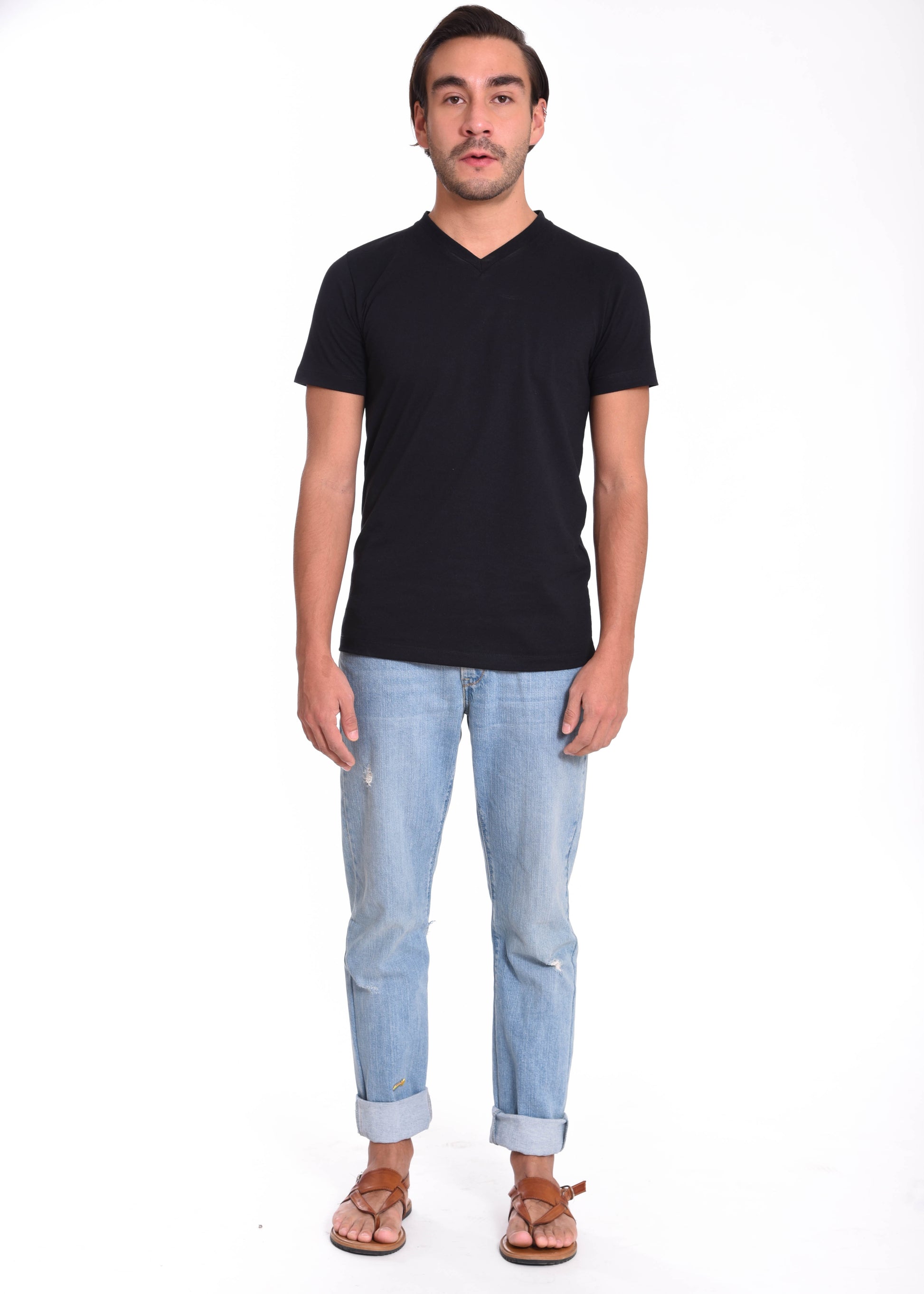 Playera Cuello V Hombre — 50% PET Reciclado 47% Algodón Reciclado 3% otras fibras Recicladas — 185 g/m²