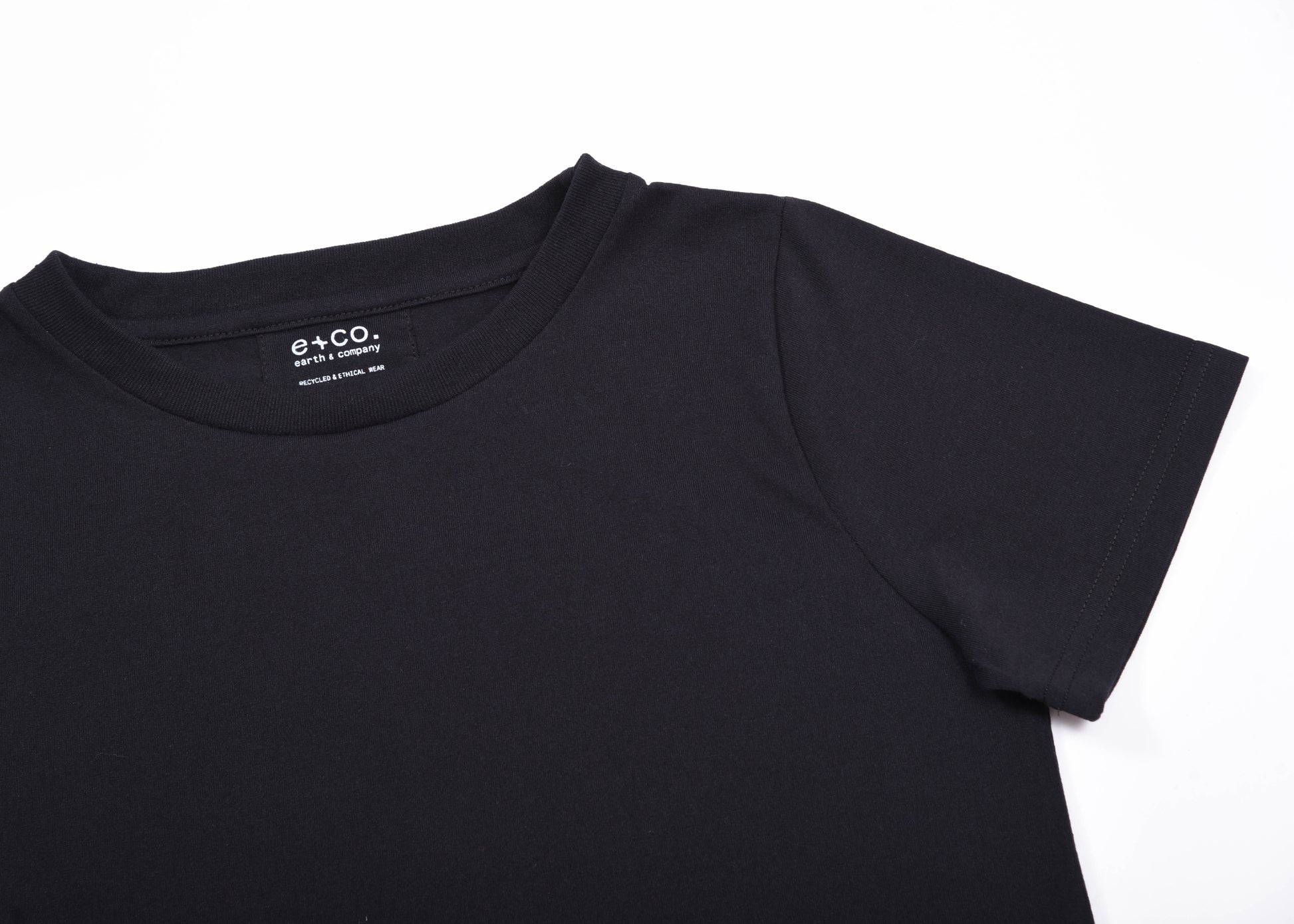 Playera Cuello Redondo Mujer — 50% PET Reciclado 47% Algodón Reciclado 3% otras fibras Recicladas — 185 g/m²